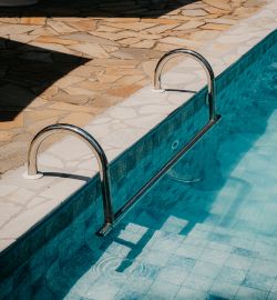 instalacao escadas corrimaos piscinas ilhabela arena piscinas